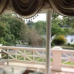 Lipton Place By Elegant Waterfront