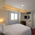 Lipton Place By Elegant Waterfront