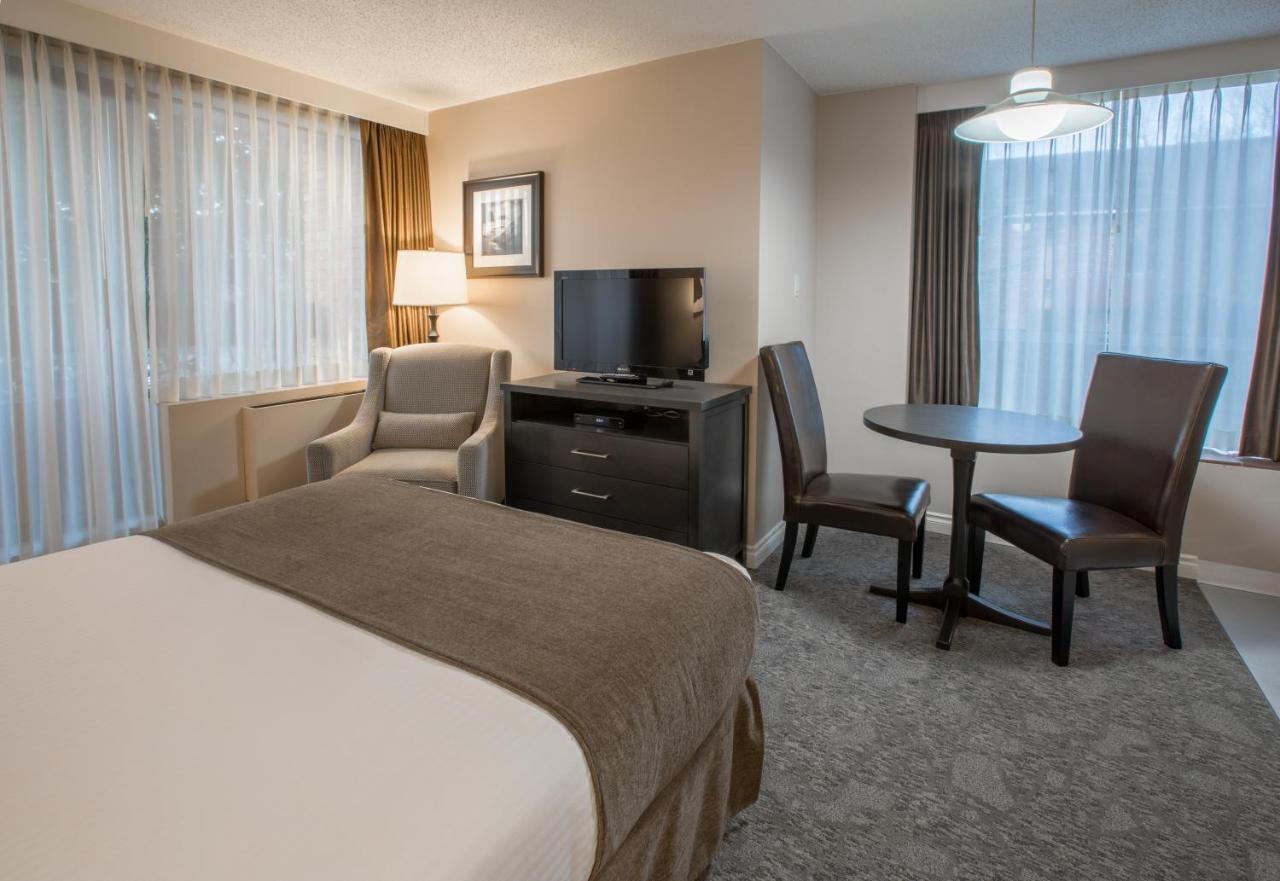 Hotel The Embassy 3*