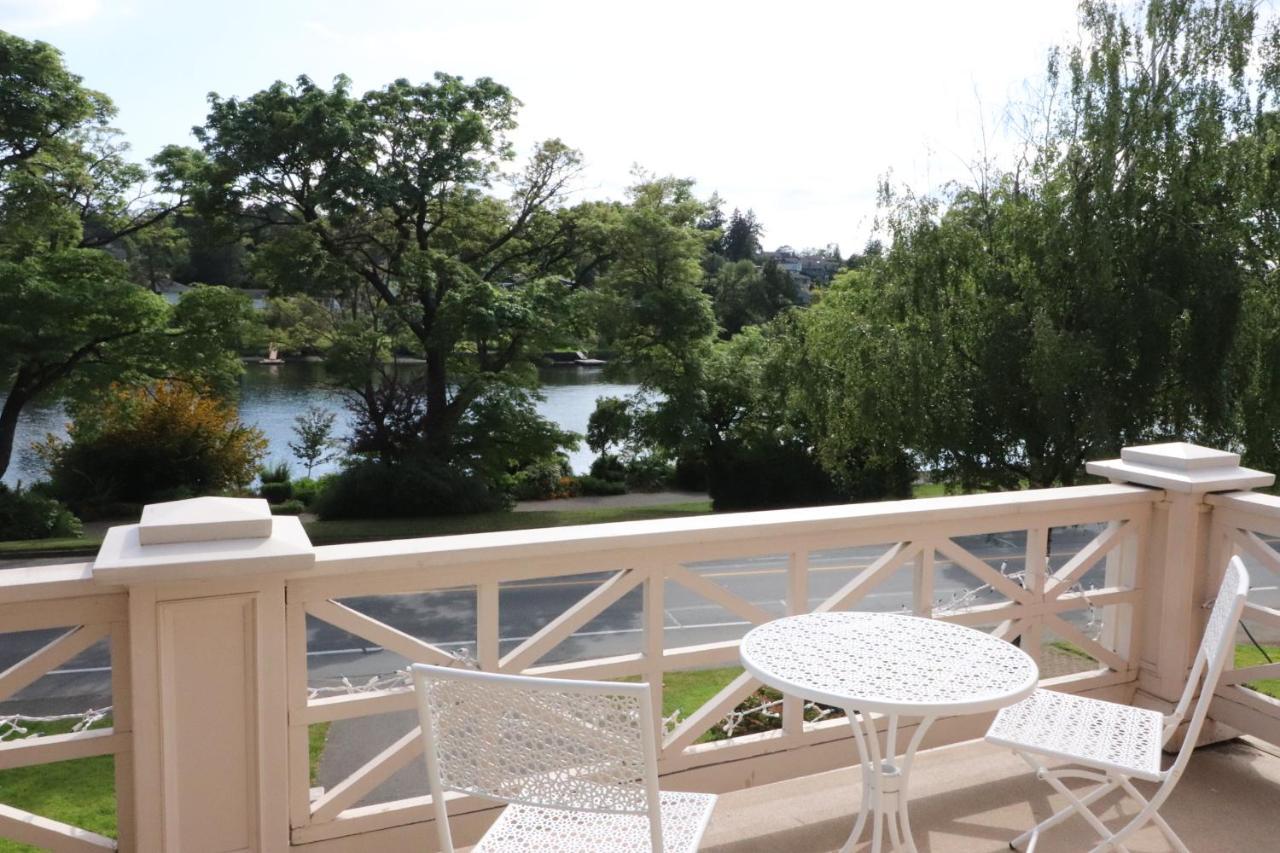 Lipton Place By Elegant Waterfront Esquimalt