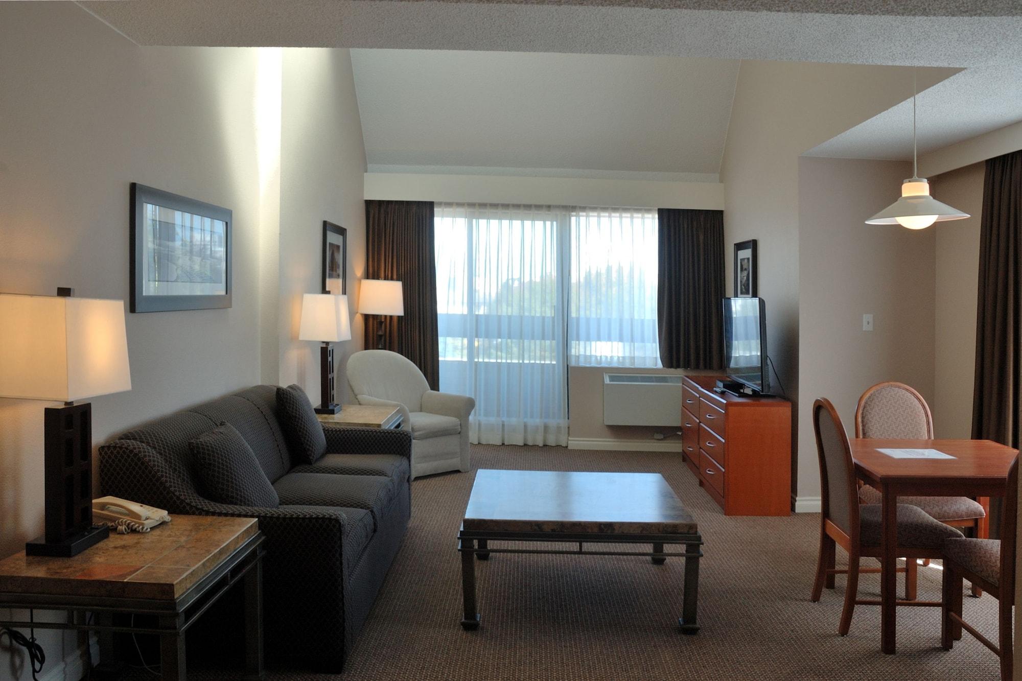 Hotel The Embassy 3*