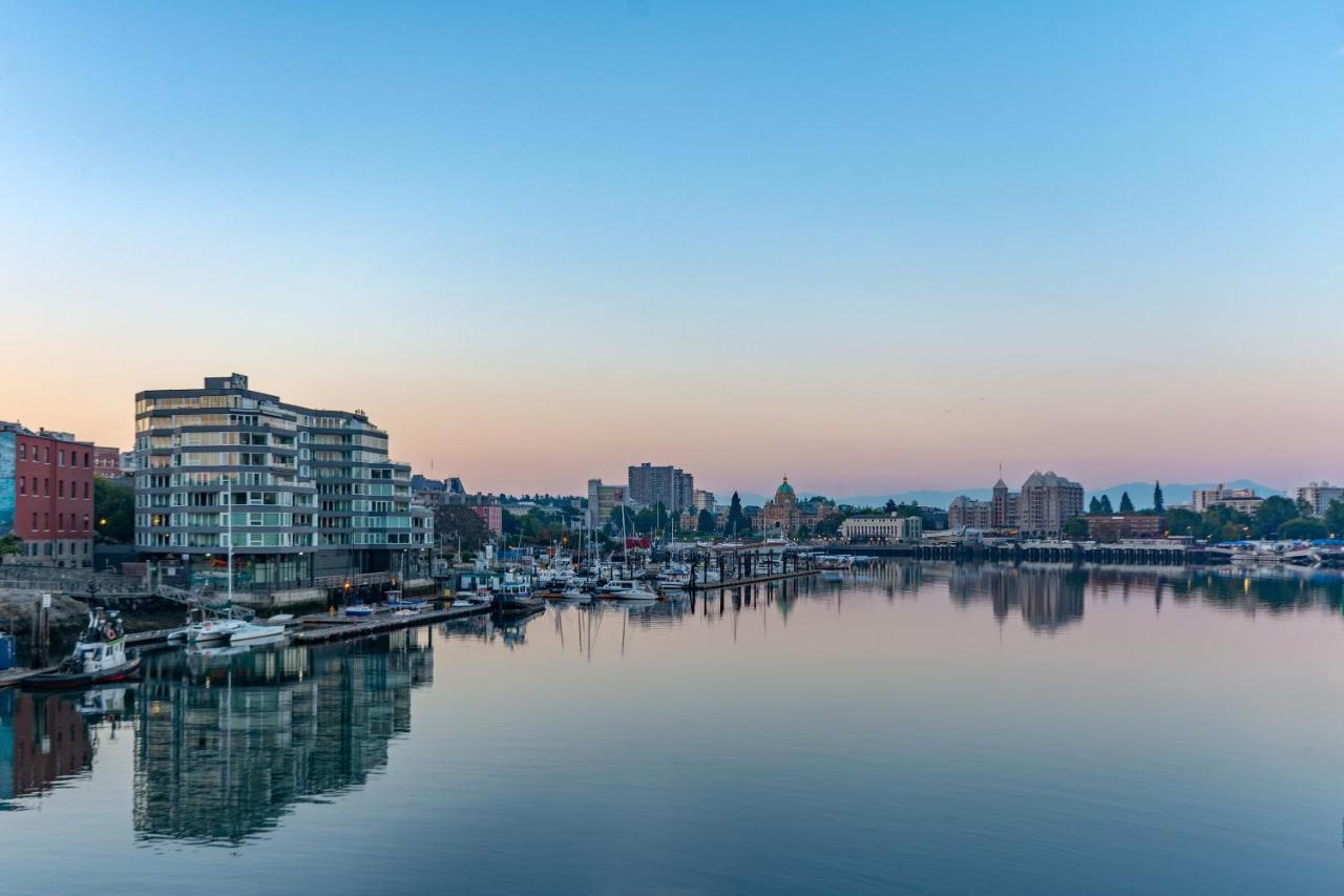Regent Waterfront & Hotel 3*