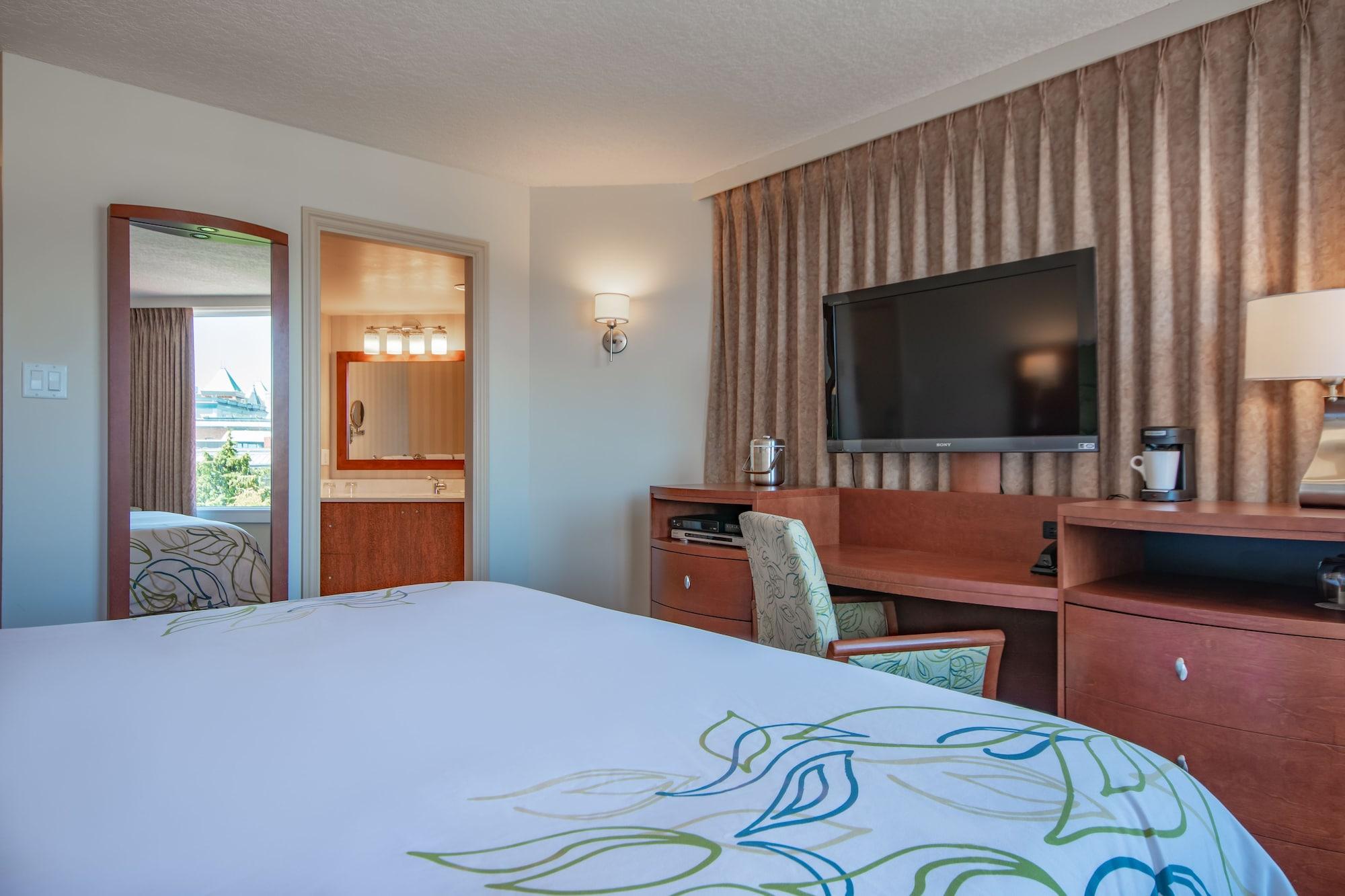 Regent Waterfront & Hotel 3*