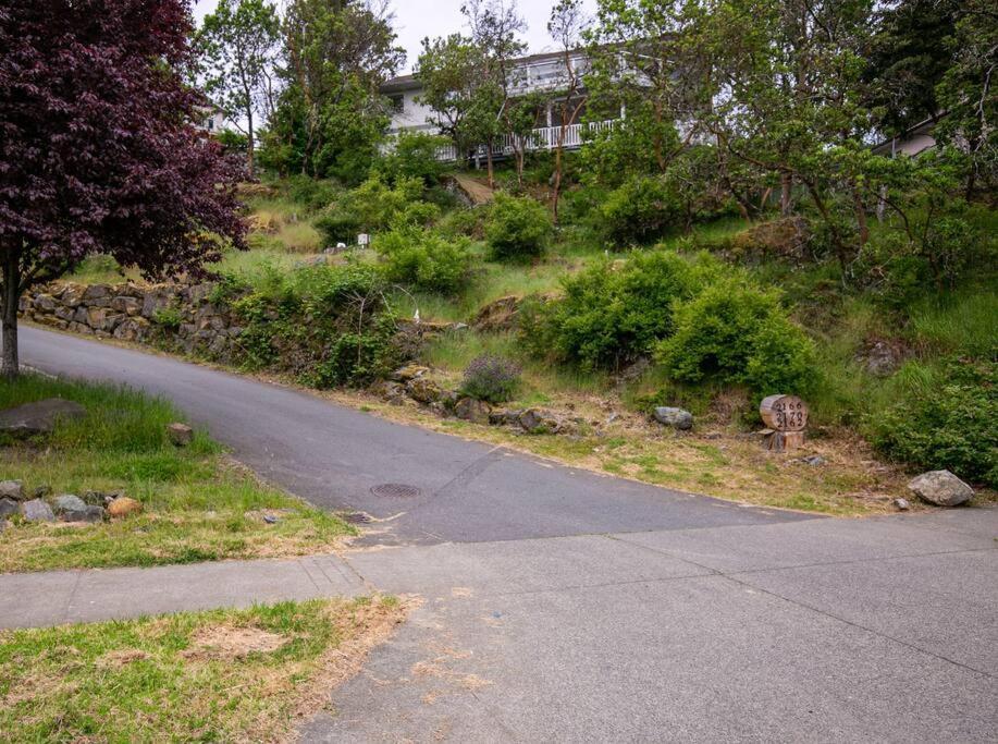 Holiday home Cozy Renovated Oasis W Private Terrace & Parking Victoria