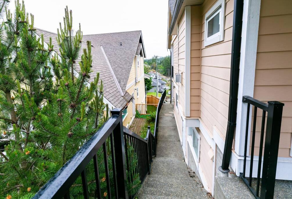 Cozy Renovated Oasis W Private Terrace & Parking *