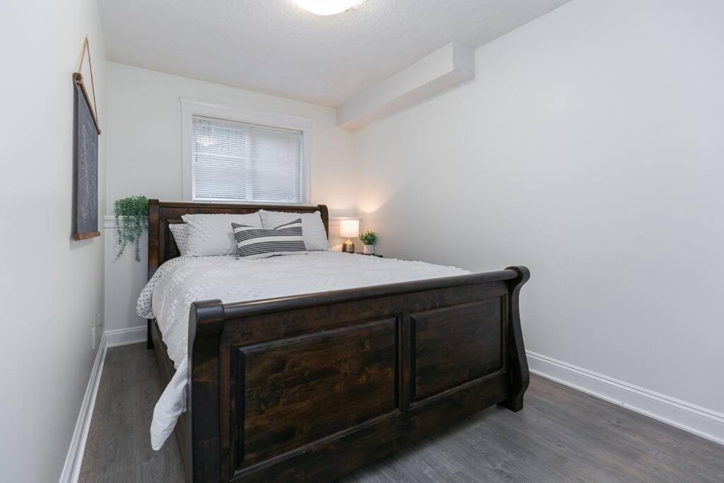Cozy Renovated Oasis W Private Terrace & Parking *