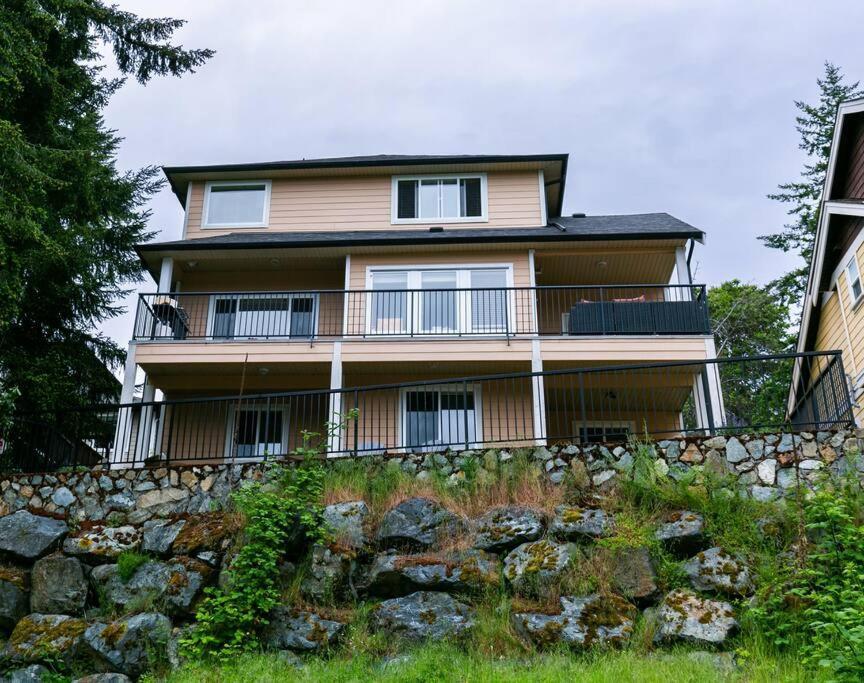 Holiday home Cozy Renovated Oasis W Private Terrace & Parking Victoria
