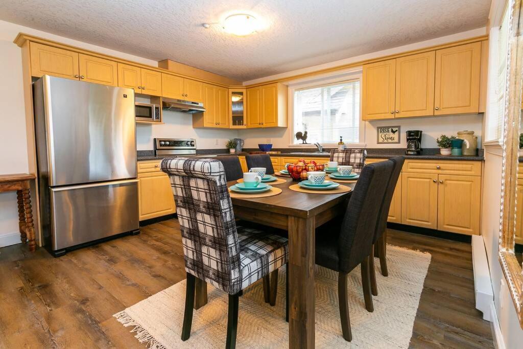 Holiday home Cozy Renovated Oasis W Private Terrace & Parking Victoria