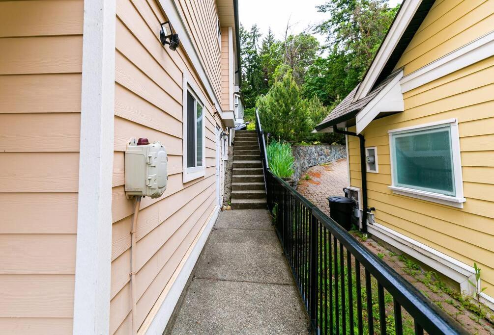 Holiday home Cozy Renovated Oasis W Private Terrace & Parking Victoria