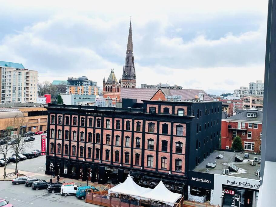Lovely Downtown 2 Bedroom With Free Parking Apartment