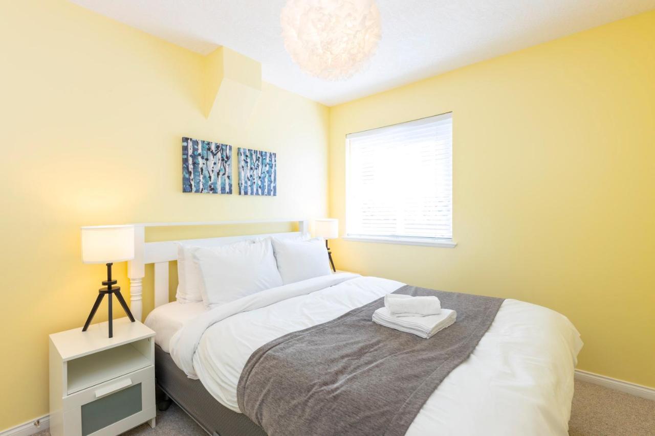Holiday home Newly Furnished 2 Bd-1 Wc Centrally Located In Langford Sleeps 6 Victoria