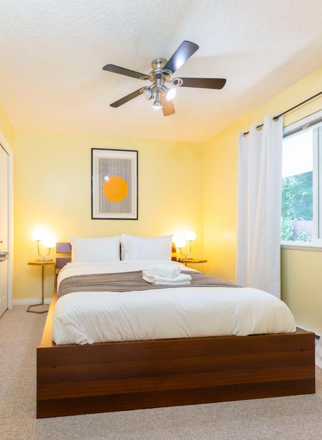 Newly Furnished 2 Bd-1 Wc Centrally Located In Langford Sleeps 6 Holiday home *