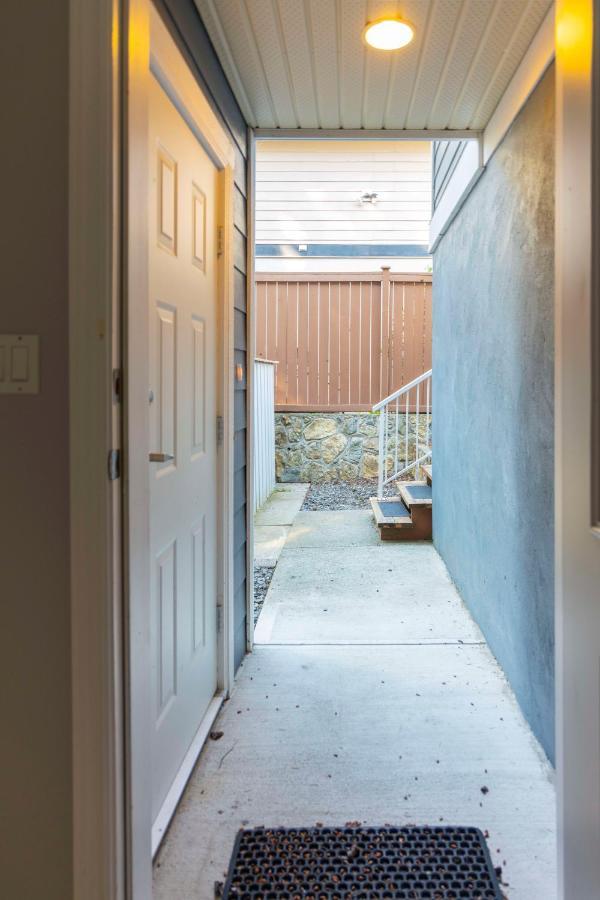 Newly Furnished 2 Bd-1 Wc Centrally Located In Langford Sleeps 6 * Victoria