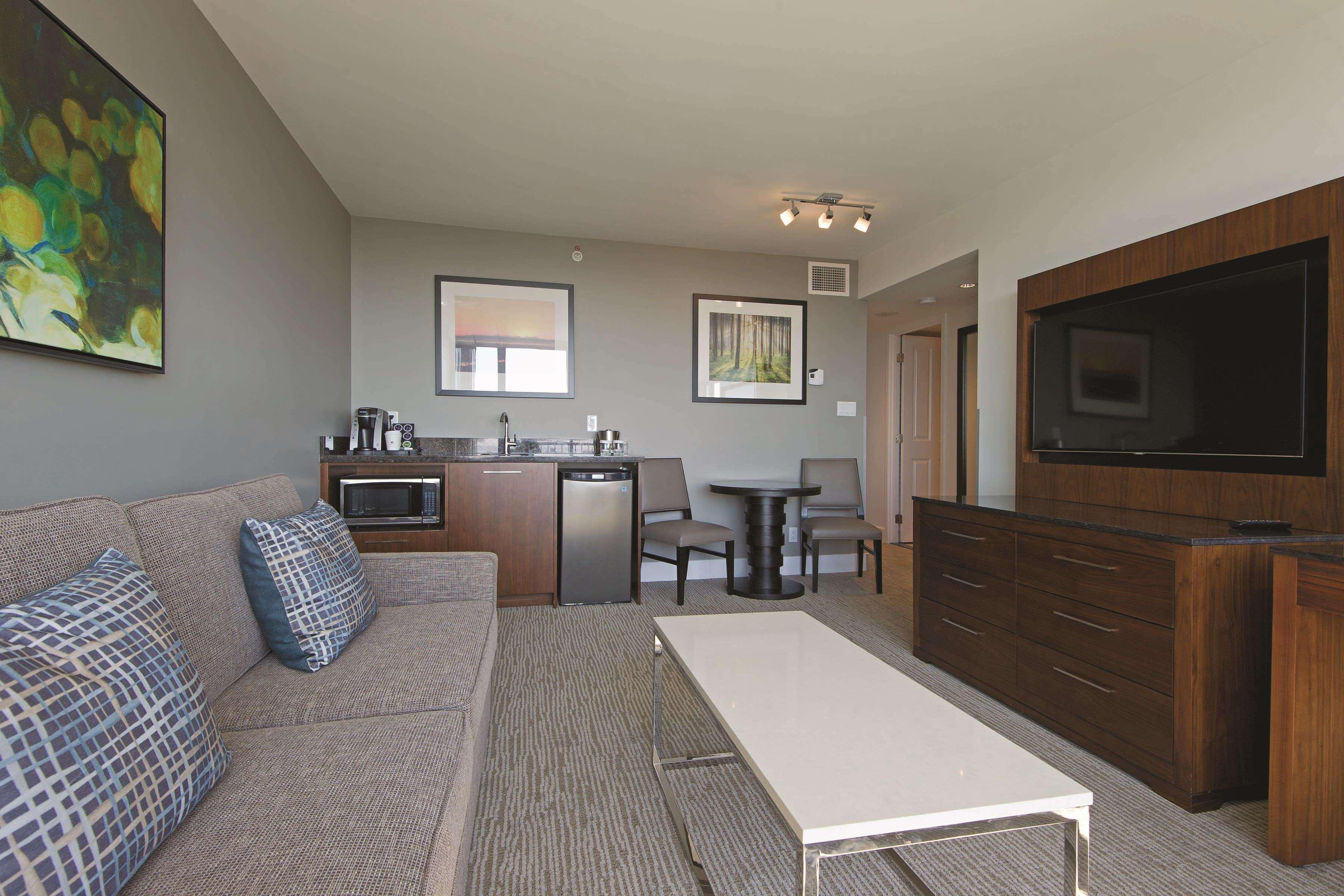 Doubletree By Hilton & Hotel