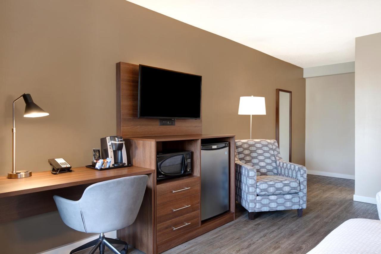 Hotel Days By Wyndham Uptown Victoria