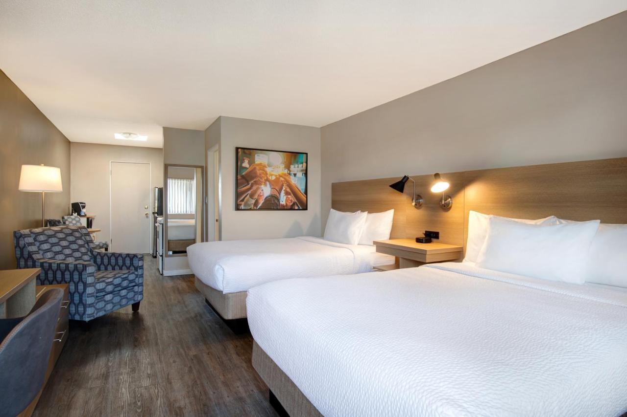 Days By Wyndham Uptown Victoria
