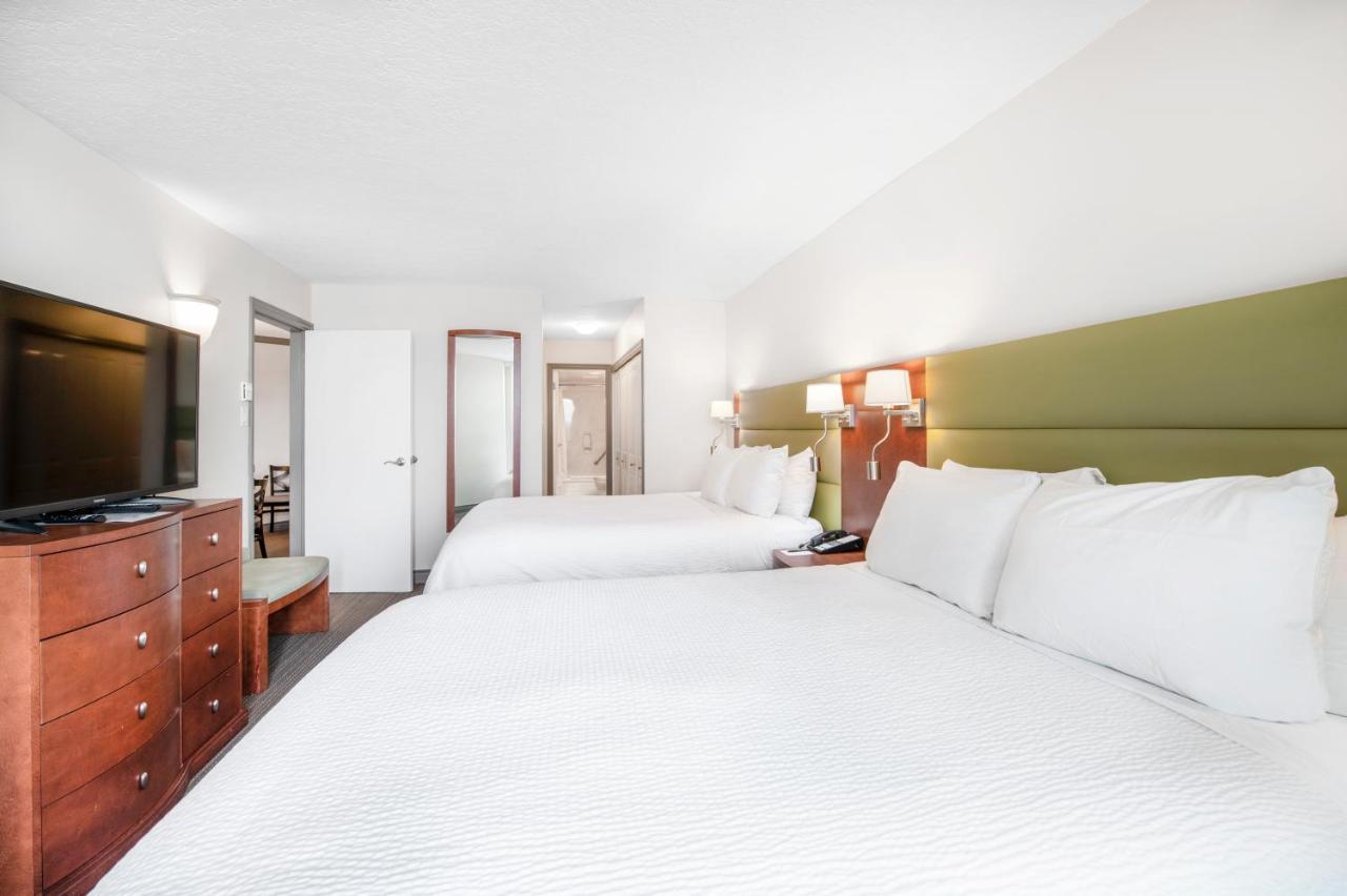 Regent Waterfront & 3* Victoria