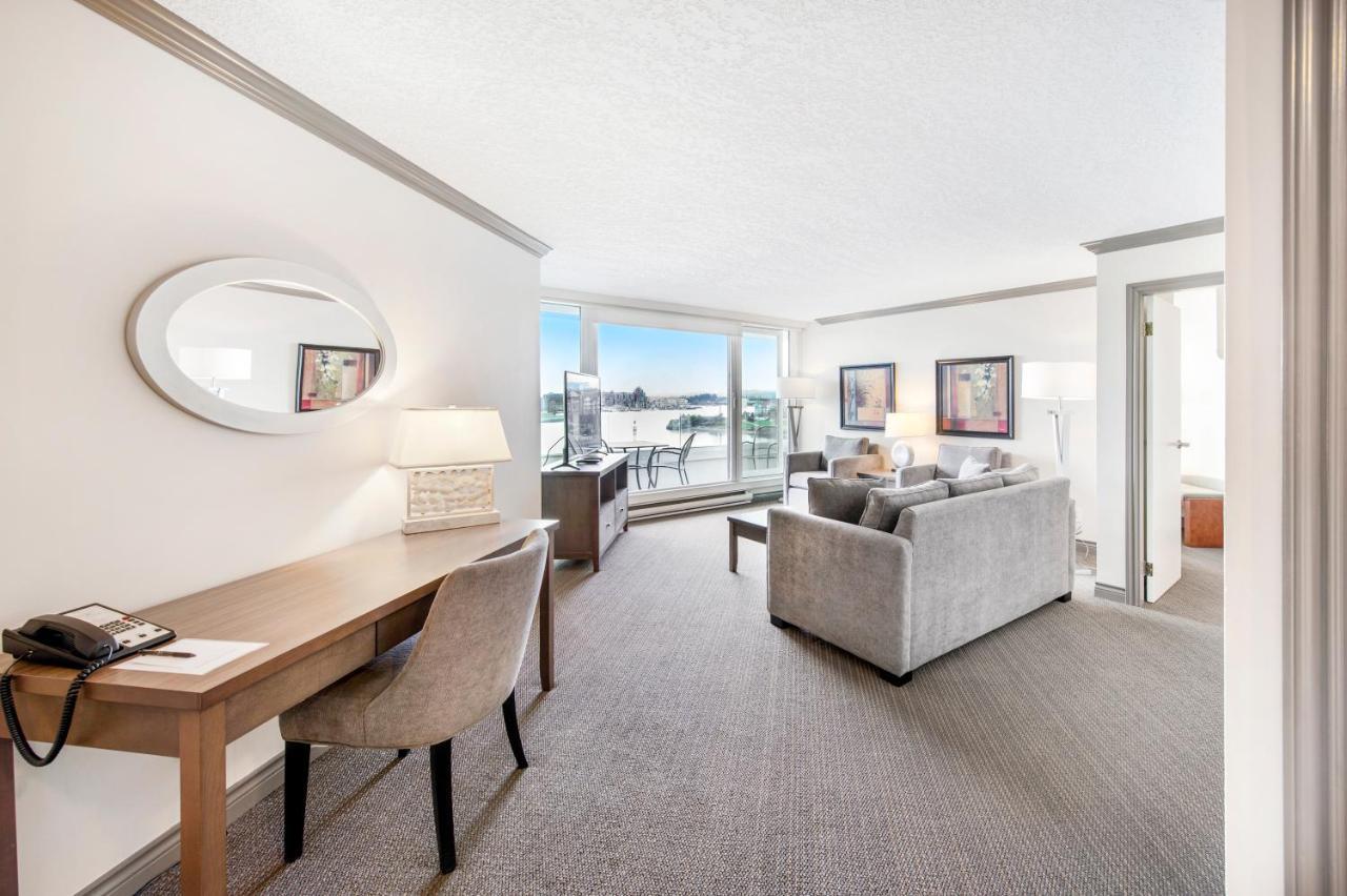 Regent Waterfront & Hotel