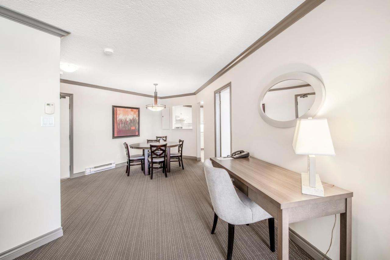 Regent Waterfront & 3*