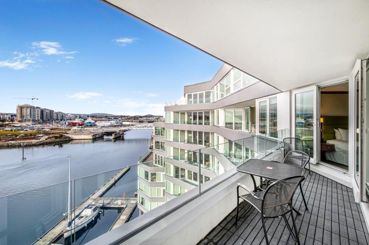 Regent Waterfront & Hotel