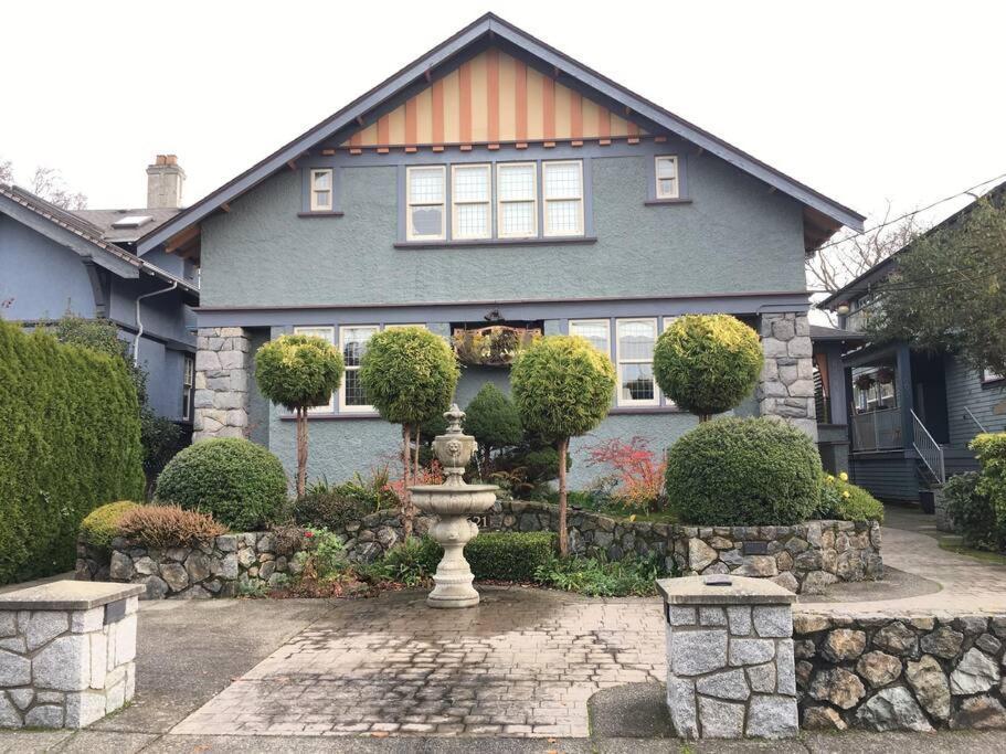 Large Fairfield Heritage Manor, Free Parking *