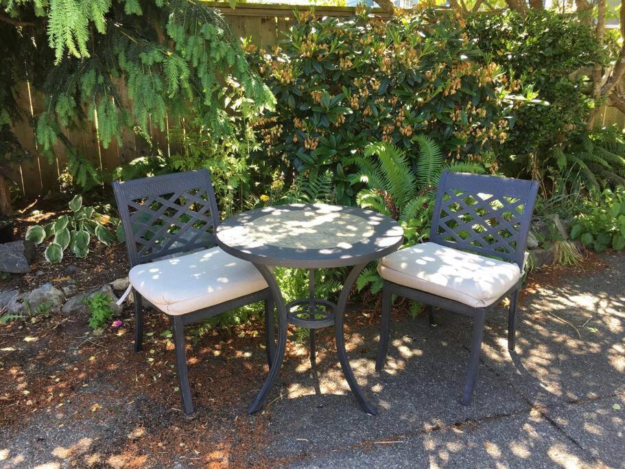 Large Fairfield Heritage Manor, Free Parking Apartment *