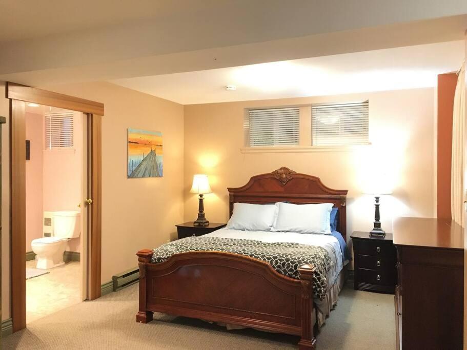 Large Fairfield Heritage Manor, Free Parking * Victoria