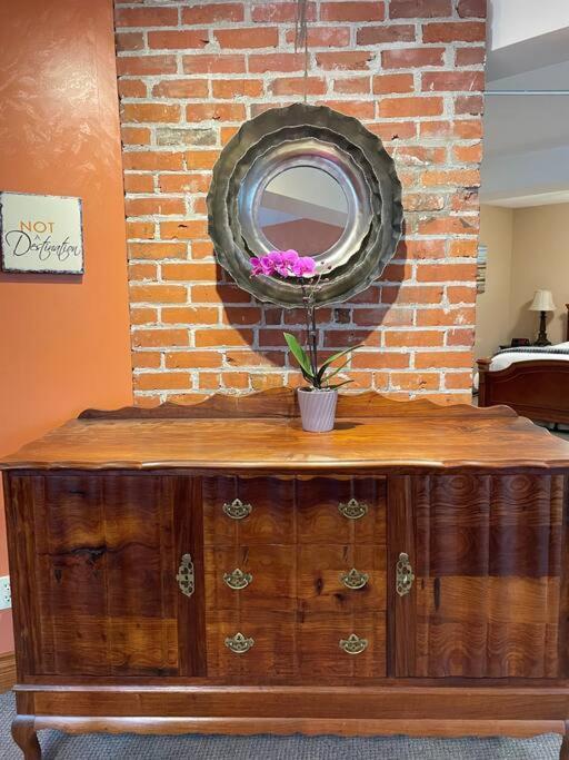 Large Fairfield Heritage Manor, Free Parking Apartment *