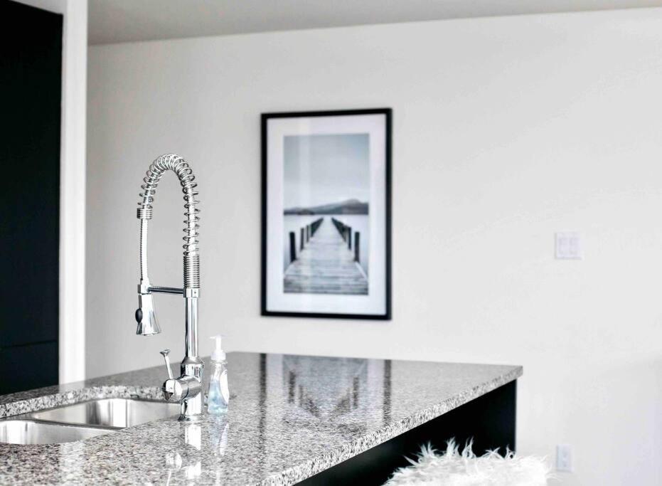 Victoria's Location 2 Bedroom Luxe *