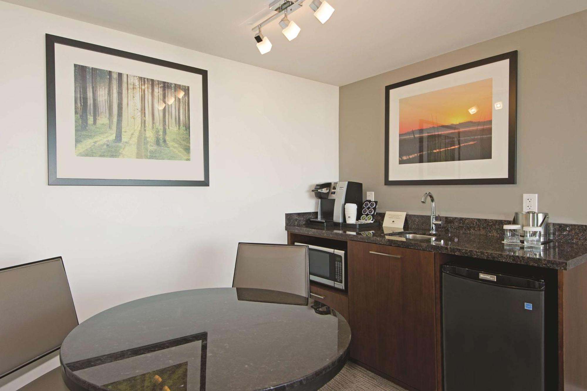 Doubletree By Hilton & Victoria