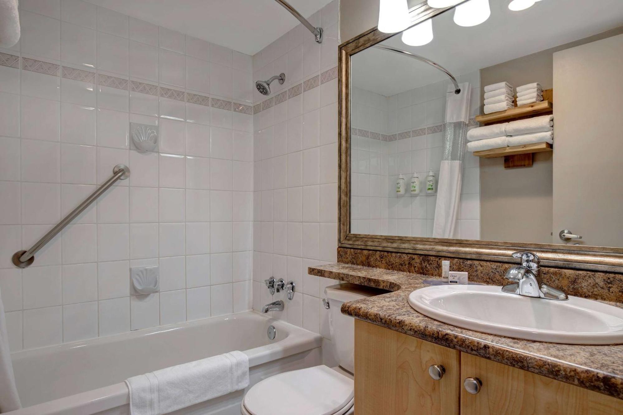 Days By Wyndham Uptown Victoria