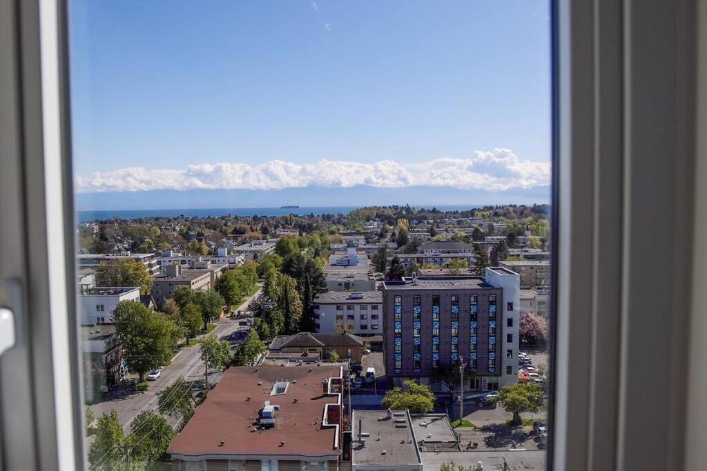 Majestic Views At The Mod Apartment Victoria