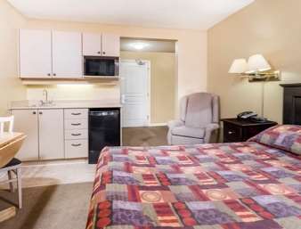 Super 8 2* Victoria
