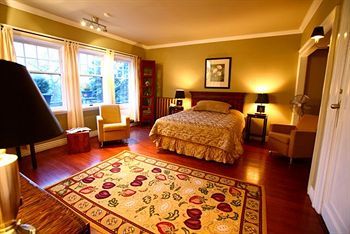 English Inn Esquimalt