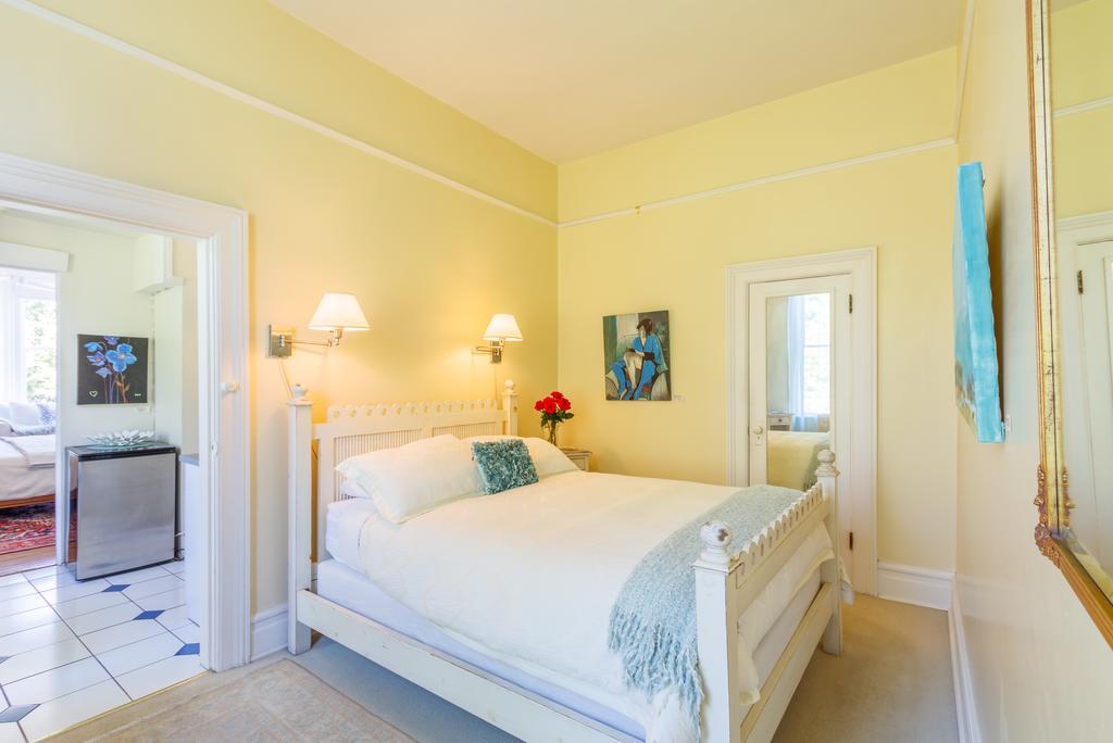 Fairholme Manor Bed & Breakfast Victoria