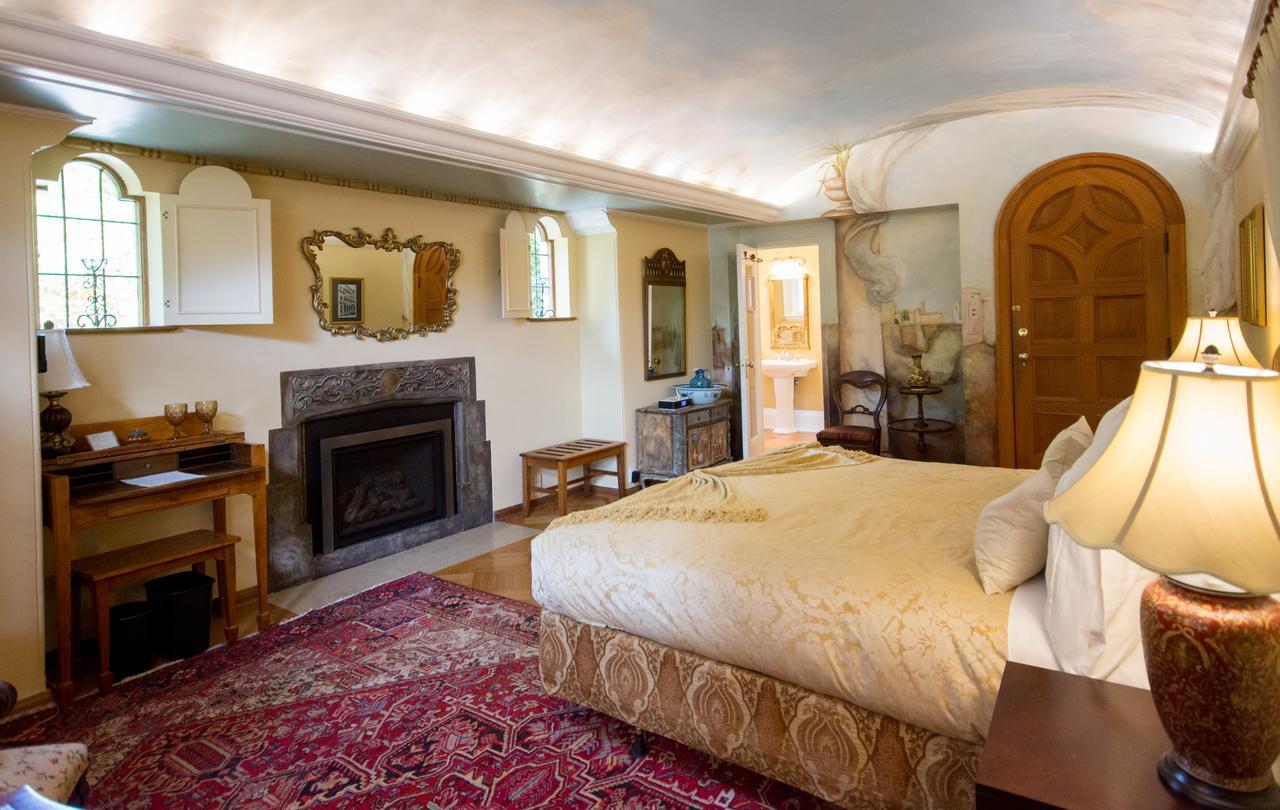 Villa Marco Polo Bed And Breakfast Inn Victoria