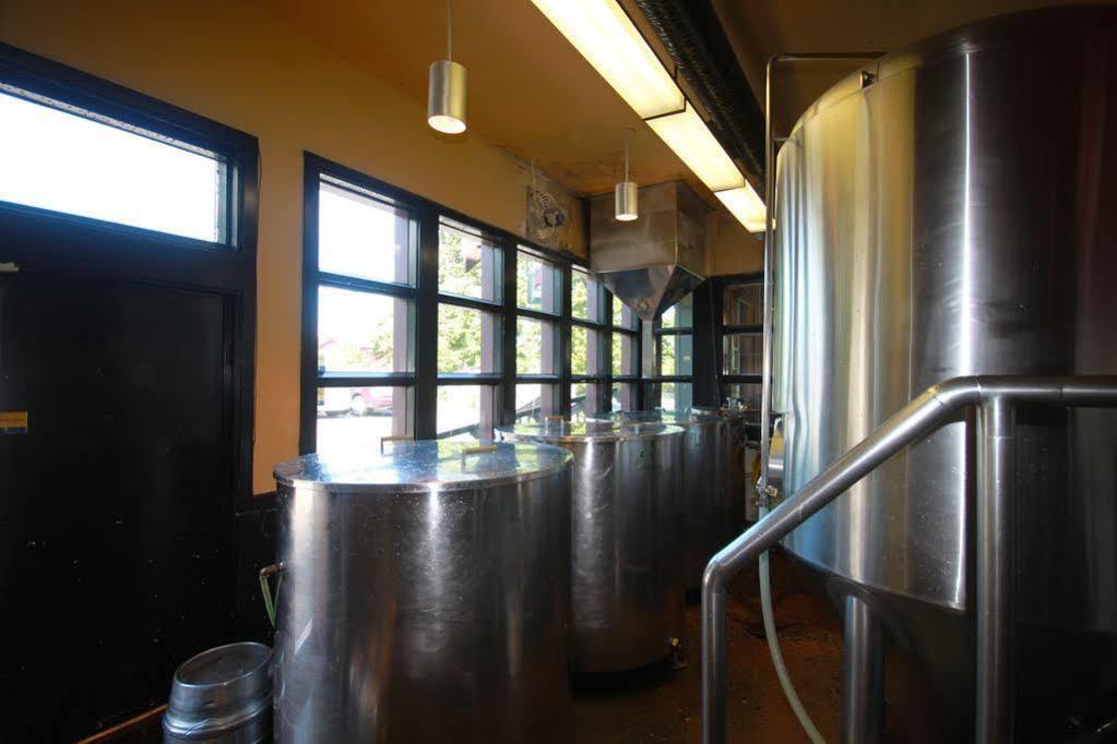 Inn Spinnakers Gastro Brewpub & 4*