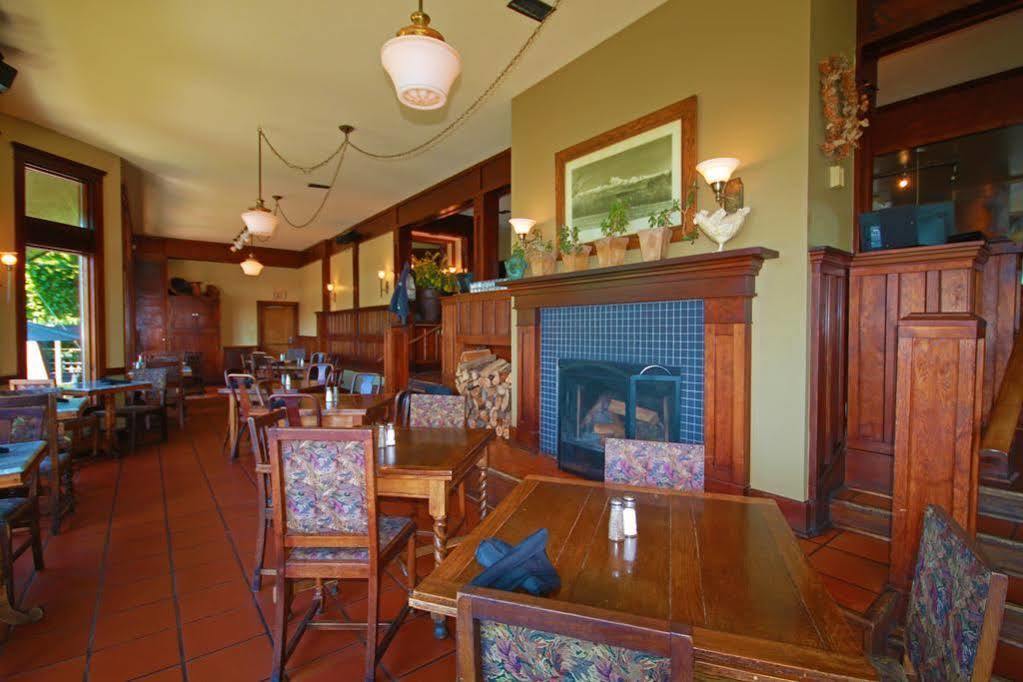 Spinnakers Gastro Brewpub & Victoria
