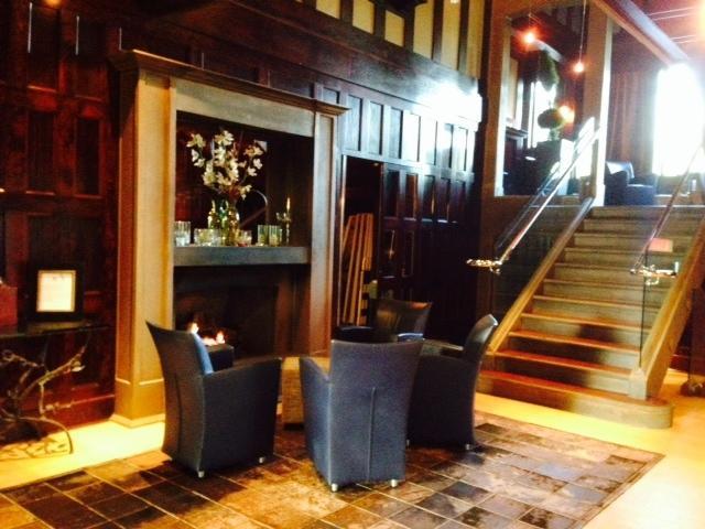 English Inn Hotel