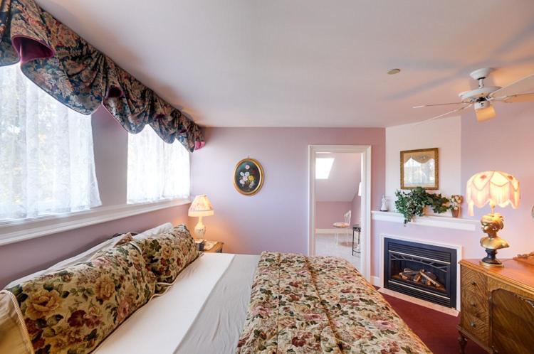 Amethyst Apartment