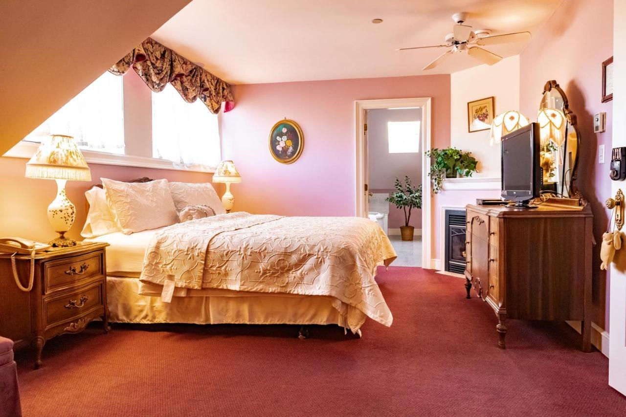 Amethyst Apartment
