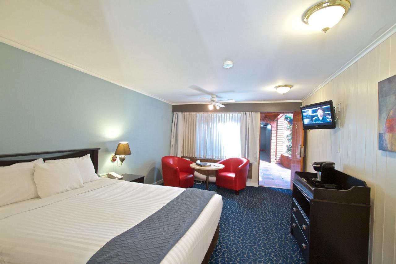Paul's Motor Motel 2*