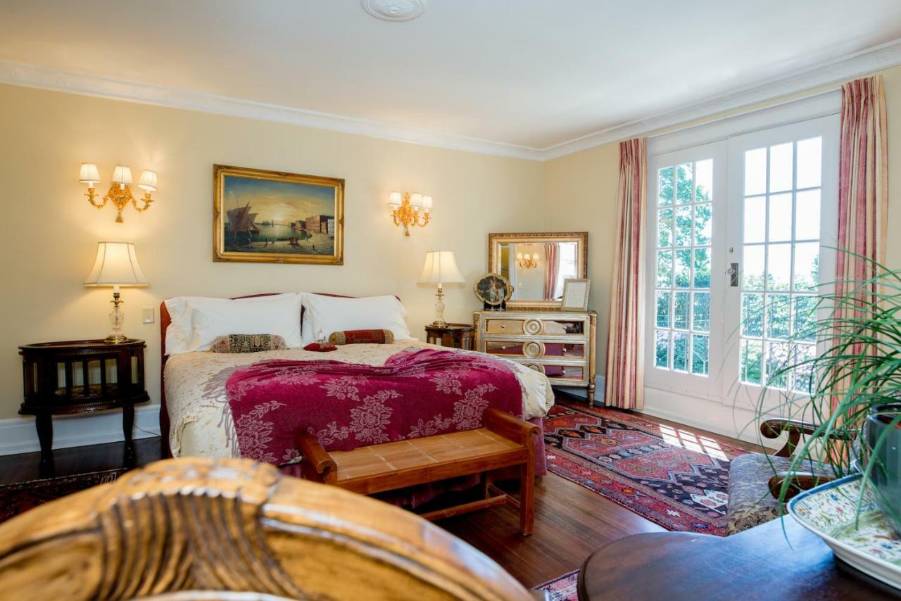 Bed & Breakfast Villa Marco Polo Bed And Breakfast Inn Victoria