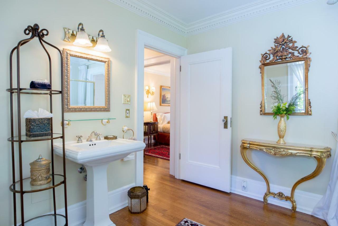 Villa Marco Polo Bed And Breakfast Inn 5* Victoria