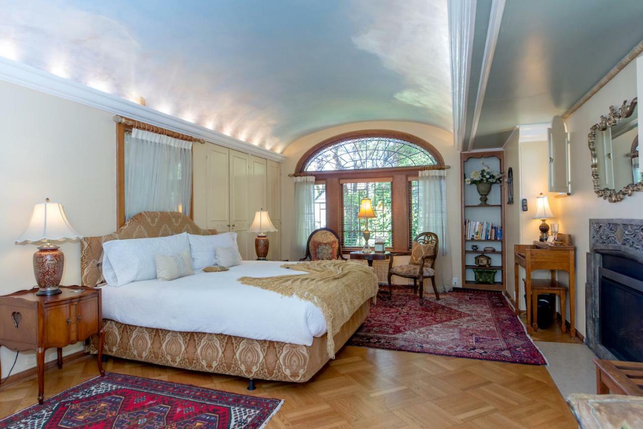 Villa Marco Polo Bed And Breakfast Inn Victoria