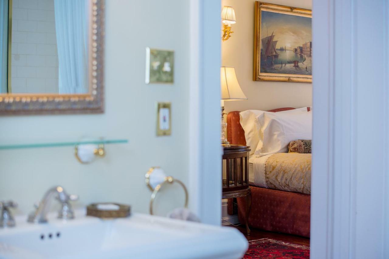 Bed & Breakfast Villa Marco Polo Bed And Breakfast Inn Victoria