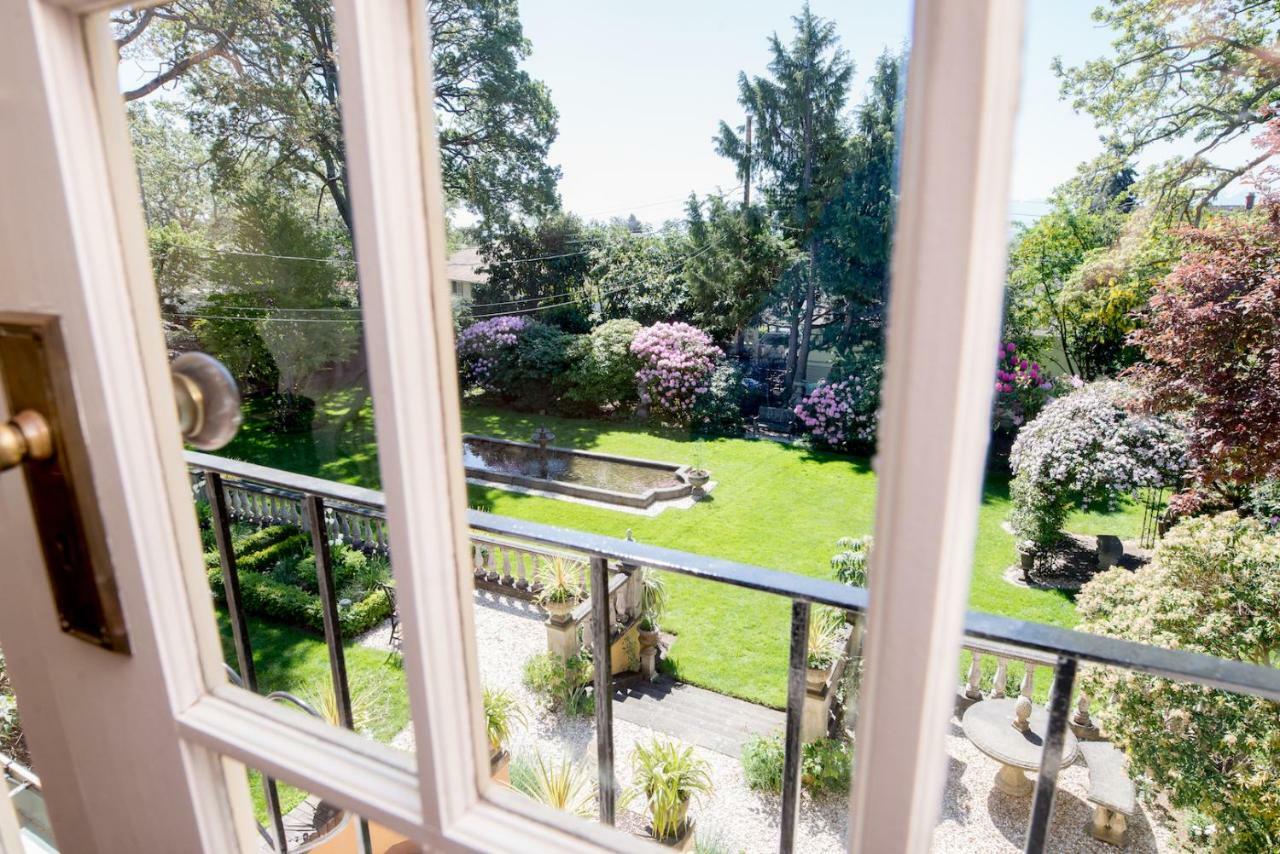 Villa Marco Polo Bed And Breakfast Inn Bed & Breakfast Victoria