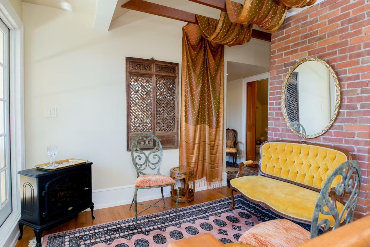 Villa Marco Polo Bed And Breakfast Inn Victoria