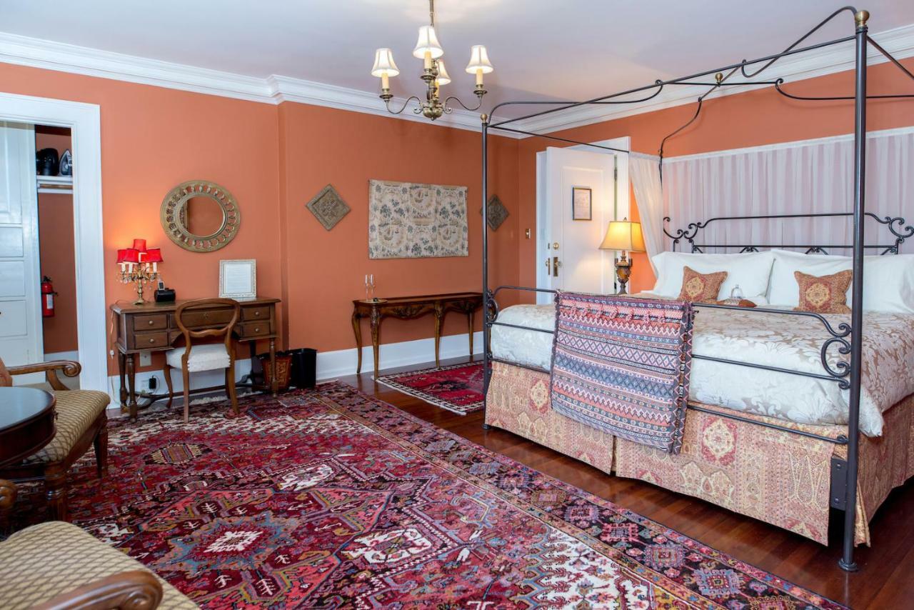 Villa Marco Polo Bed And Breakfast Inn Bed & Breakfast Victoria