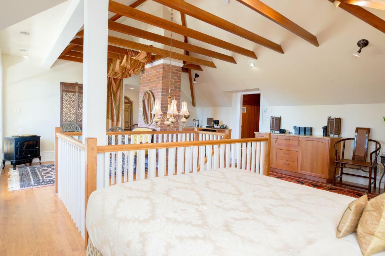 Villa Marco Polo Bed And Breakfast Inn Victoria